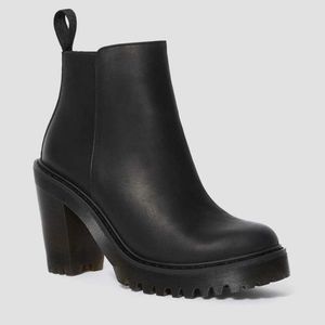 Magdalena doc martens
